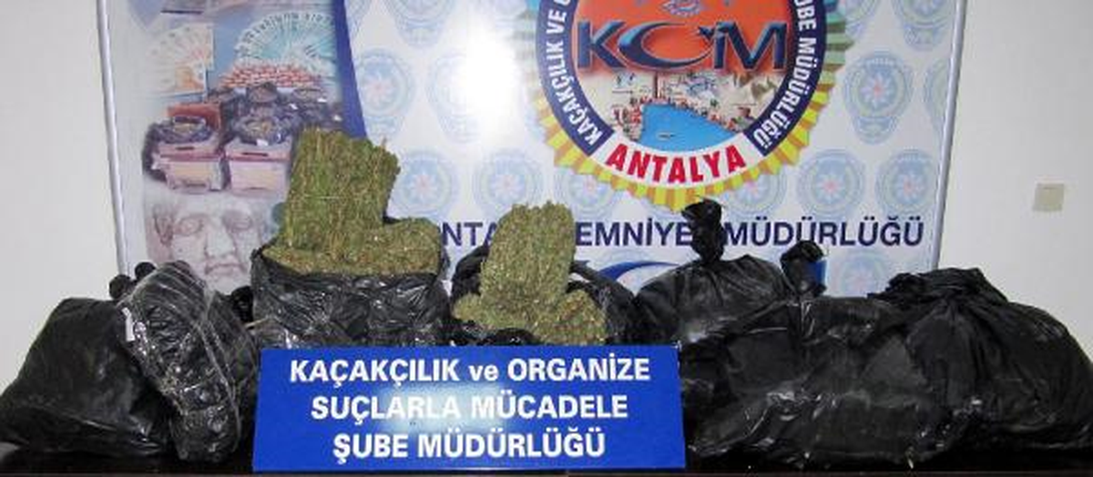 Polisleri Görüp Heyecanlanınca, 60 Kilo Esrarla Yakalandı