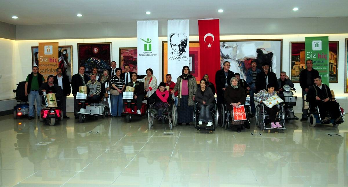 Tepebaşı Belediyesinden Milli Sporcuya Akülü Araç