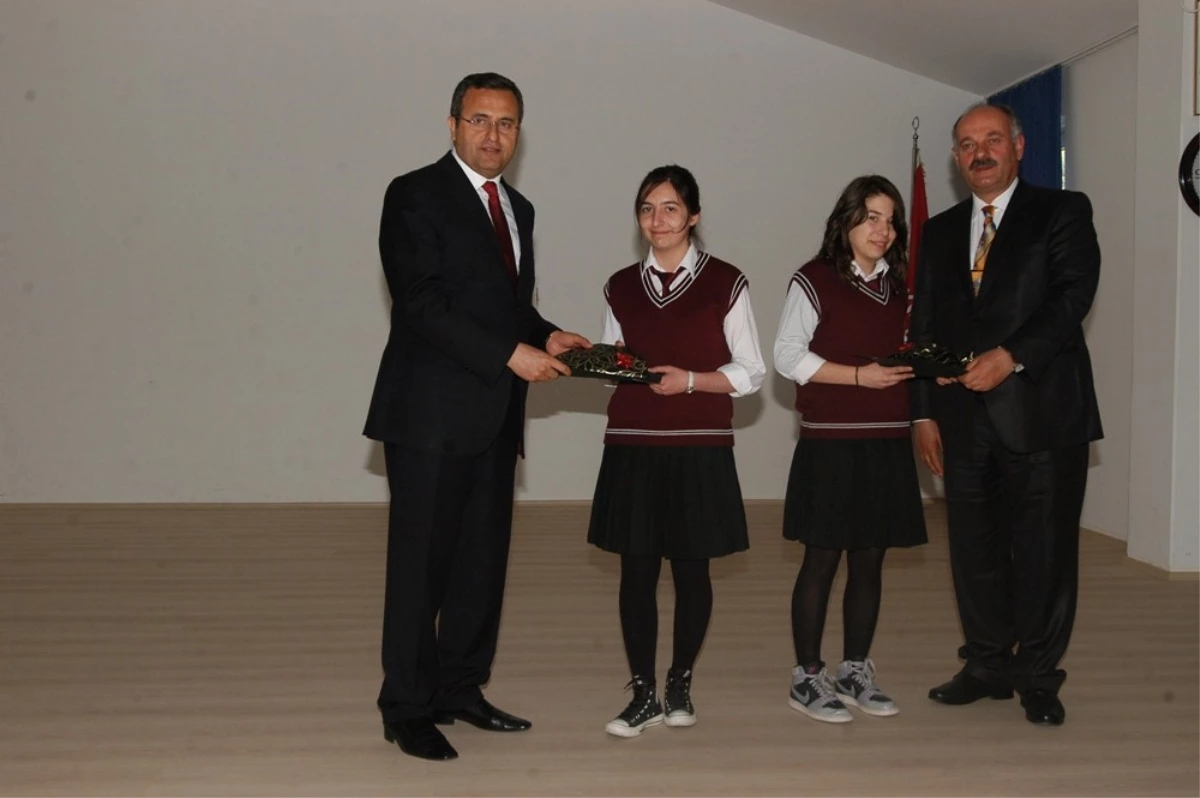 Tübitak Proje Yarışmasında Dereceye Giren Öğrencilere Ödülleri Verildi