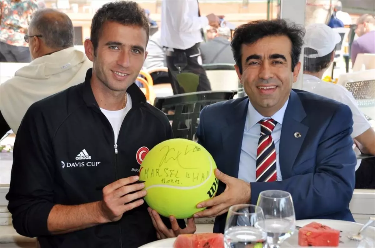 Vali Güzeloğlu, Tenis Milli Takımı Sporcuları ile Buluştu