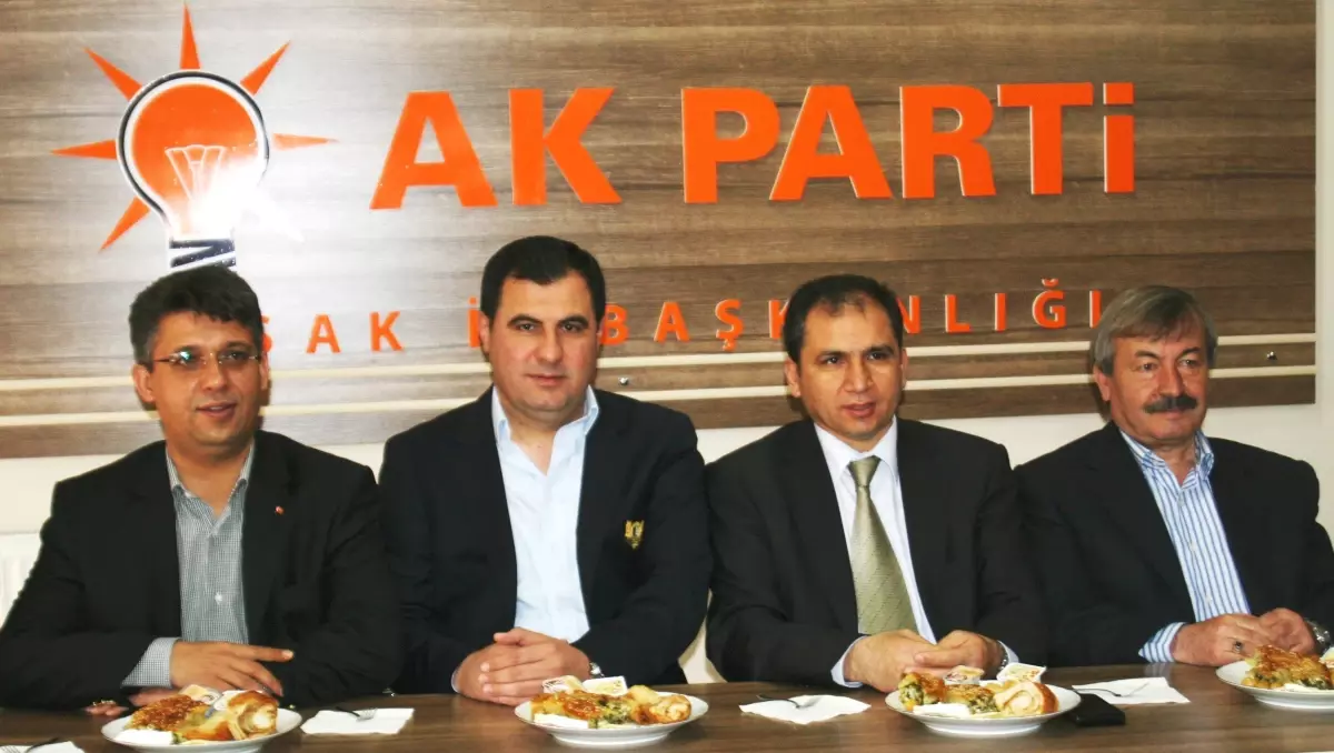 AK Parti İl Başkanı Mehmet Gün ile Uşak Milletvekilleri Yerel Gündemi Değerlendirdi