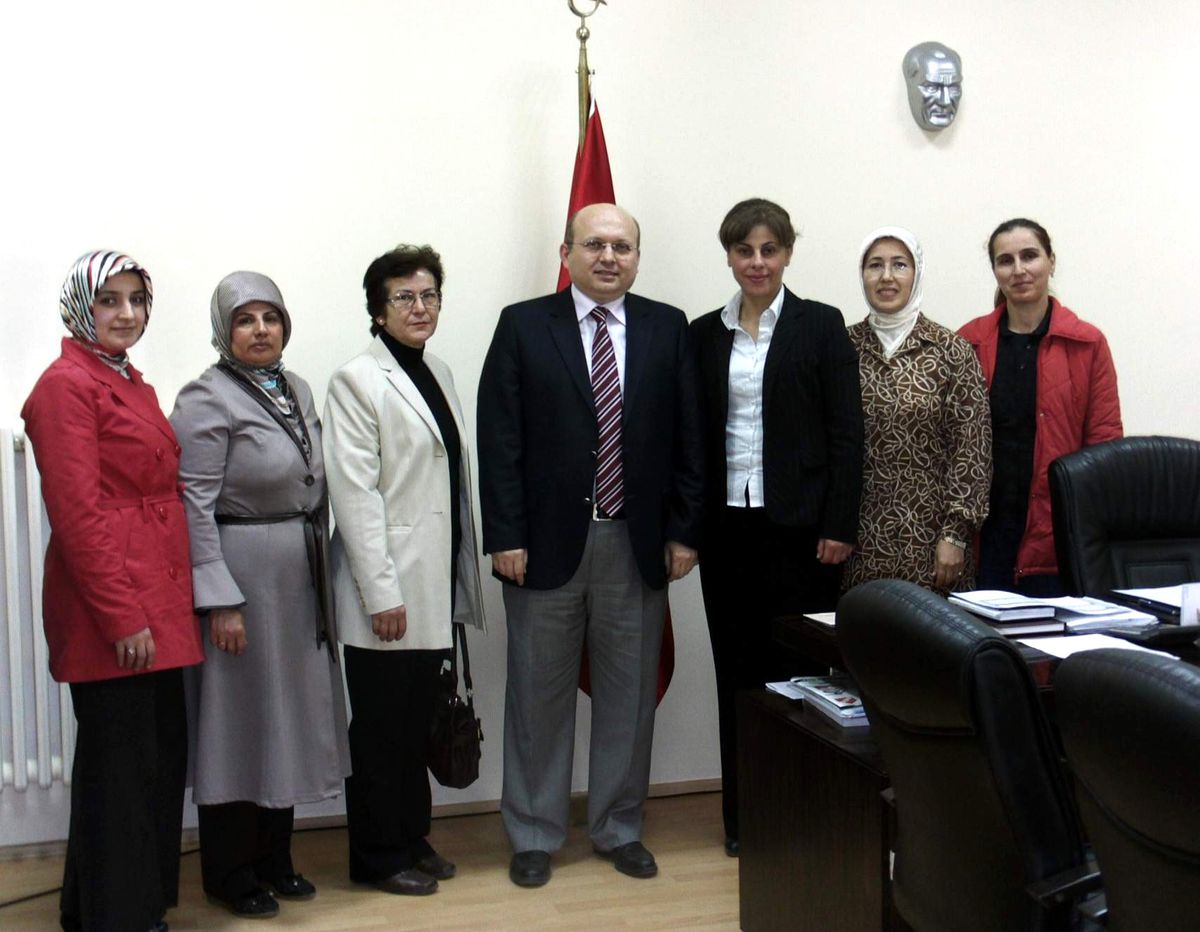 AK Parti Kadın Kollarından Başhekime Ziyaret