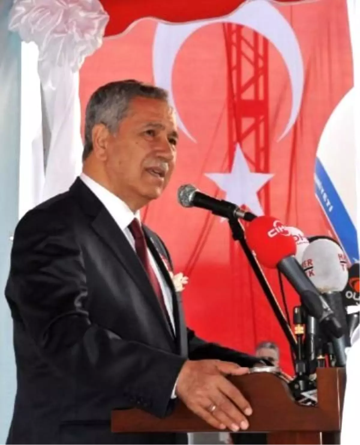 Arınç, AK Parti\'li Vekile Sert Çıktı