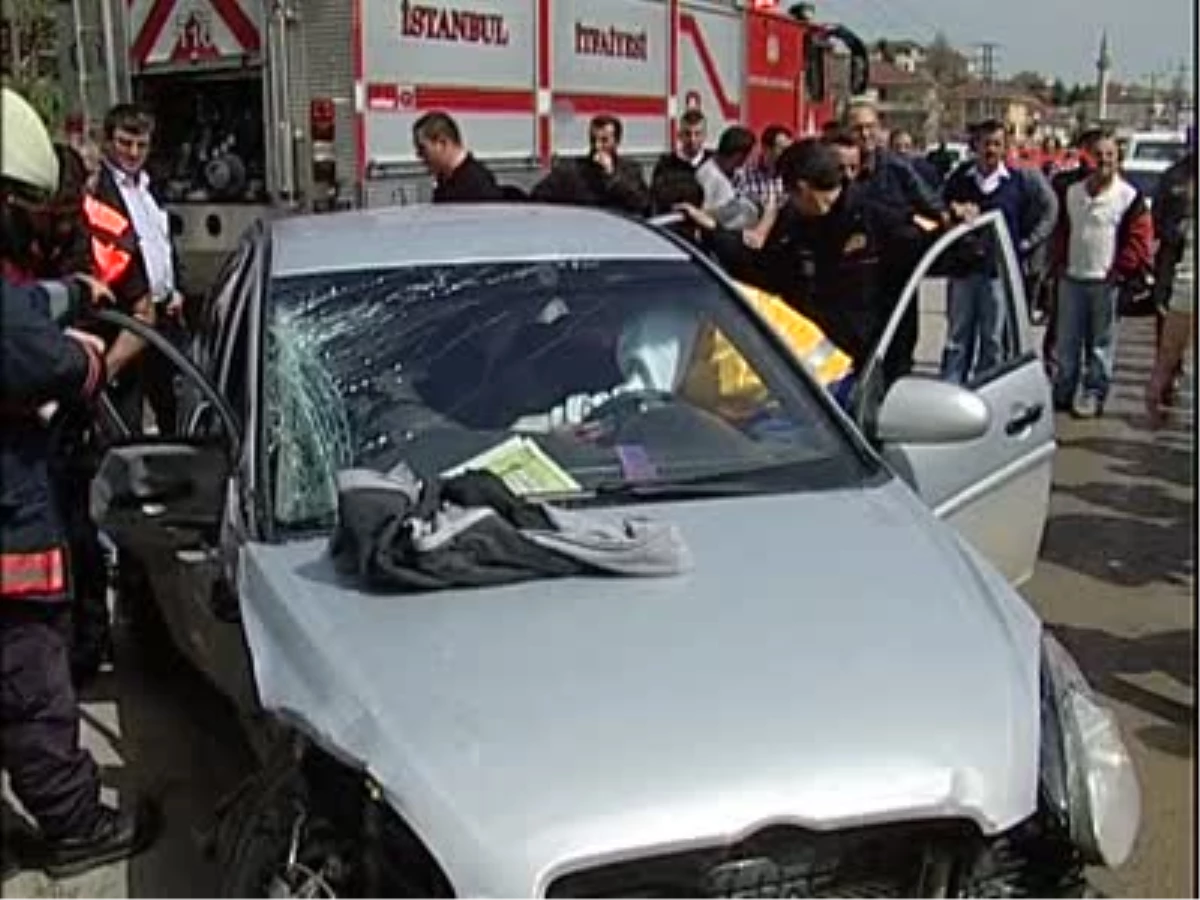 Beykoz\'da "Aşırı Hız" Kazası : 3 Yaralı