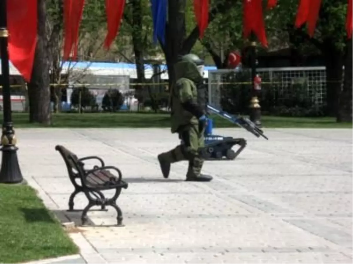 Sultanahmet'te Şüpheli Çanta Alarmı