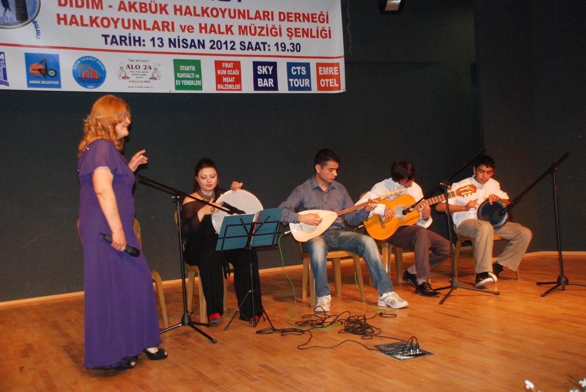 Didim\'de Halk Oyunları ve Halk Müziği Şenliği