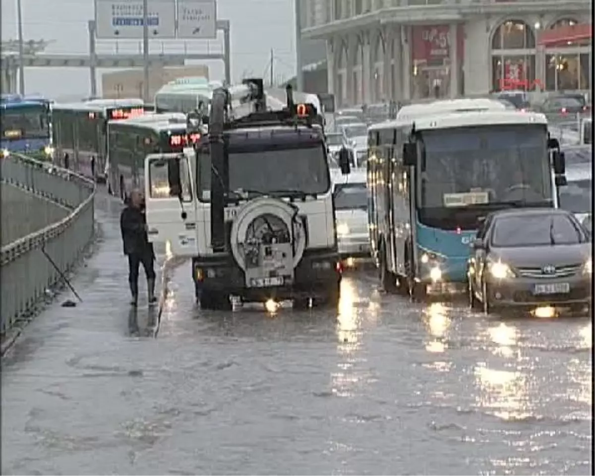 İstanbul\'da Yağmur Etkili Oluyor