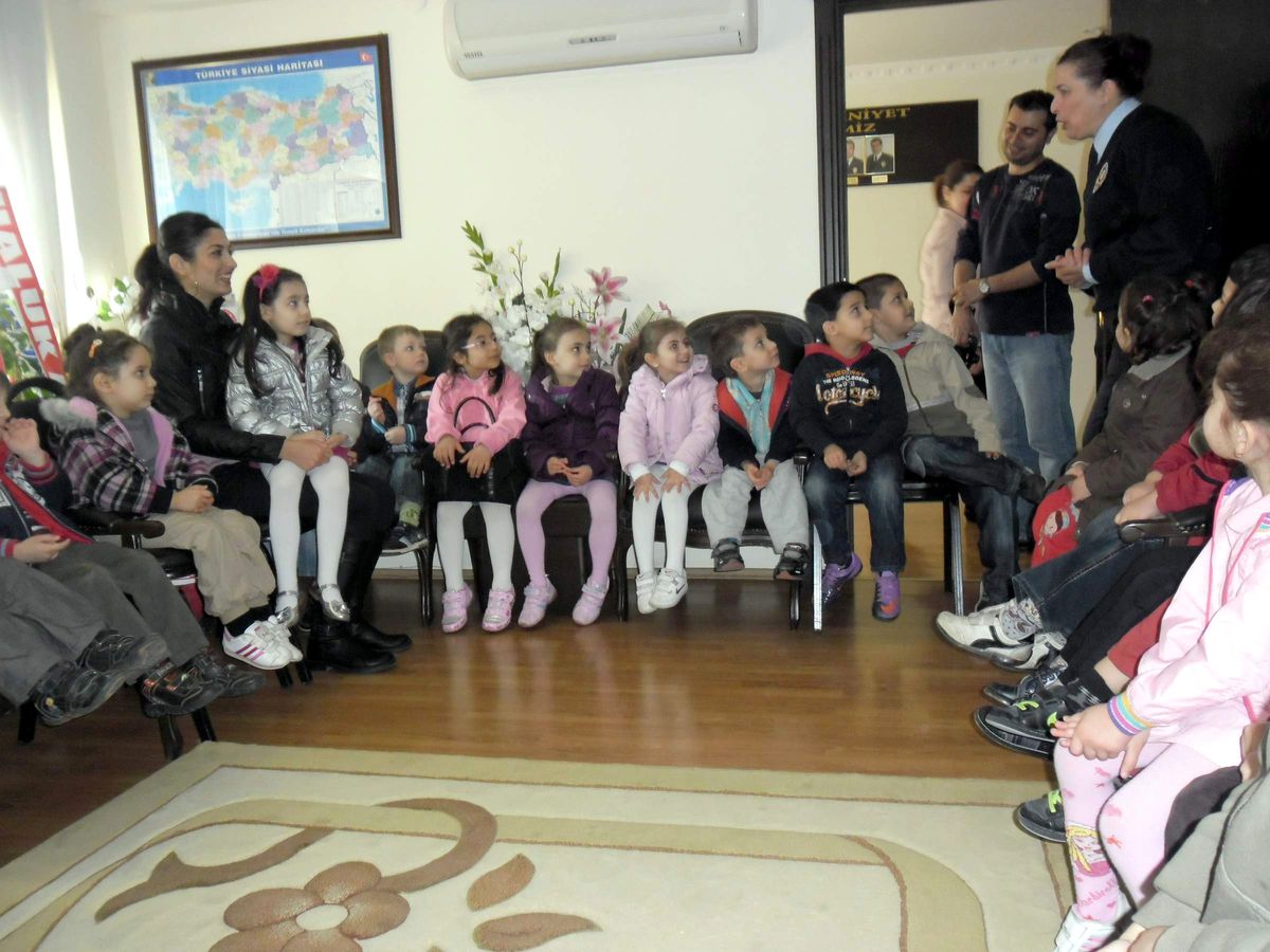 Minikler Polis Amcalarını Ziyaret Etti