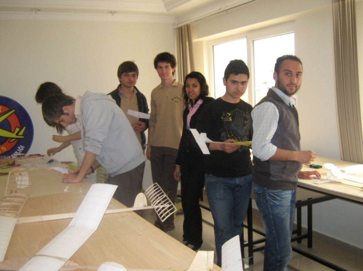 Model Uçuk Kursunda İlk Sertifikalar Verildi