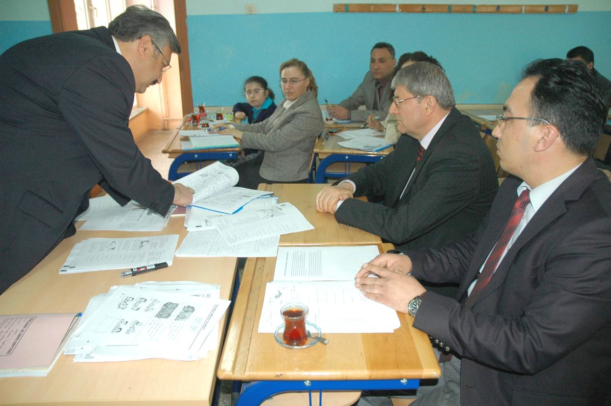 Öğretmenler Derste