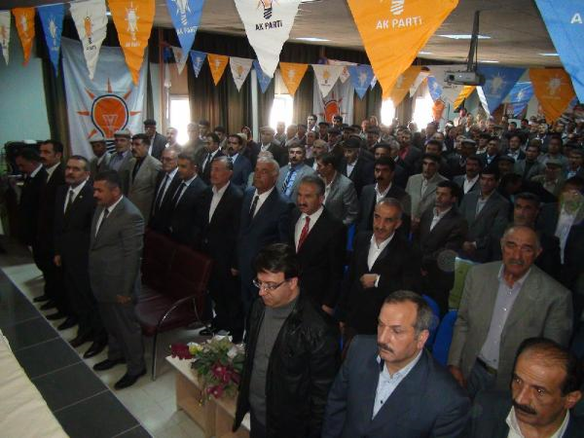Özalp AK Parti İlçe Başkanlığı'na Yeniden Naif Önder Seçildi