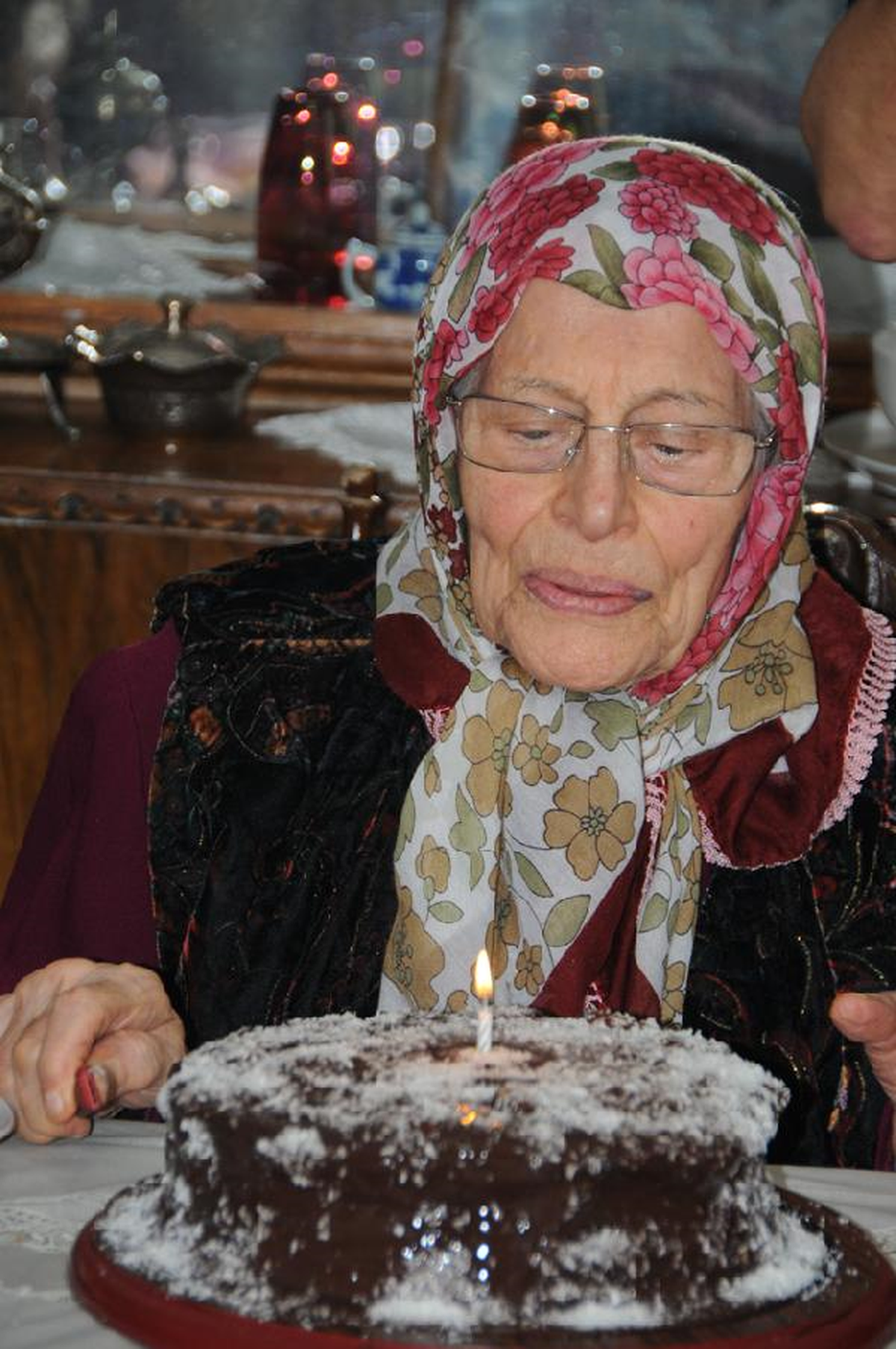 100\'ncü Yaş Gününde Mum Üfledi