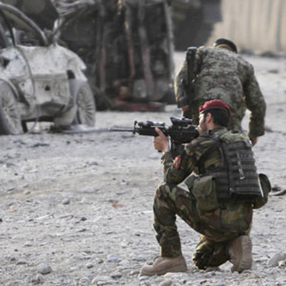 Afganistan\'da Celalabad Havaalanına İntihar Saldırısı