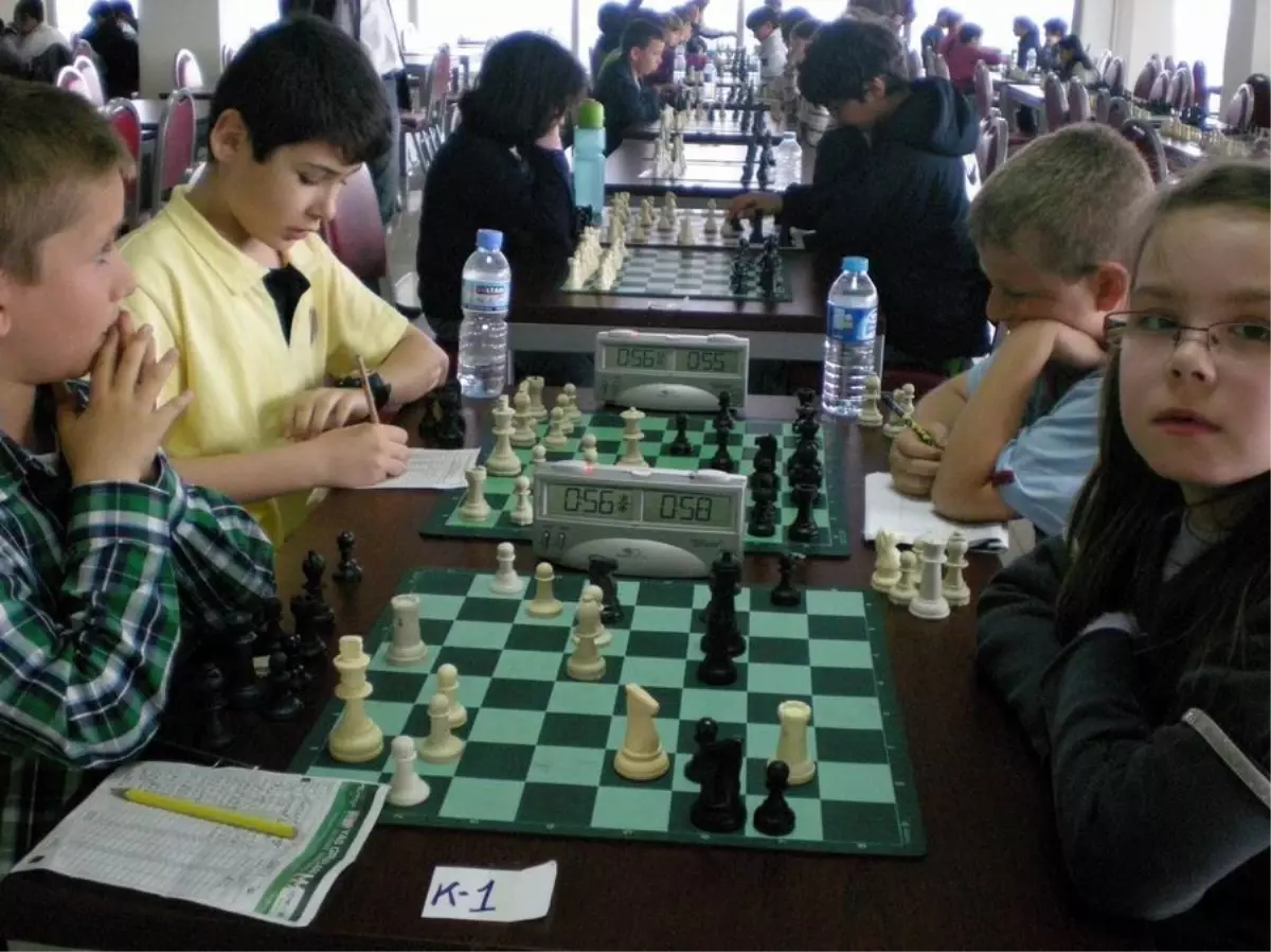 Ayvalık\'ta 23 Nisan Satranç Turnuvası Sona Erdi