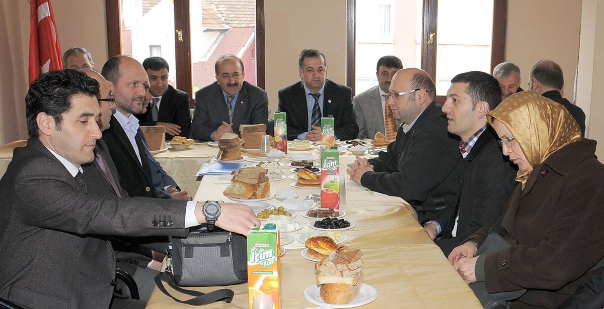 Başkan Gümrükçüoğlu 61 Projesi'ni Her Yerde Anlatıyor