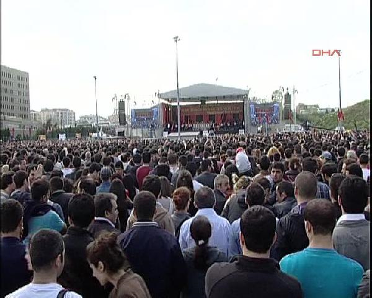 Binler Grup Yorum\'la Buluştu