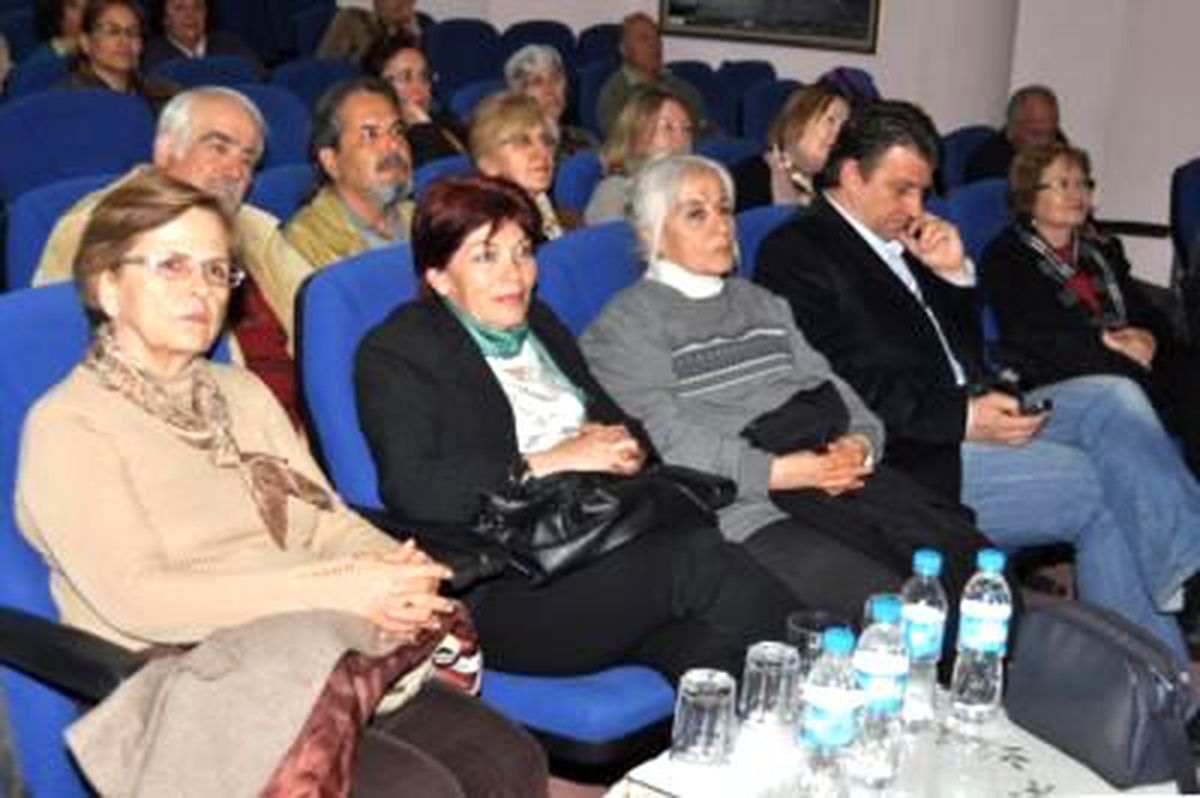 Boş Koltuklara "Gdo\'lu Ürünler" Paneli