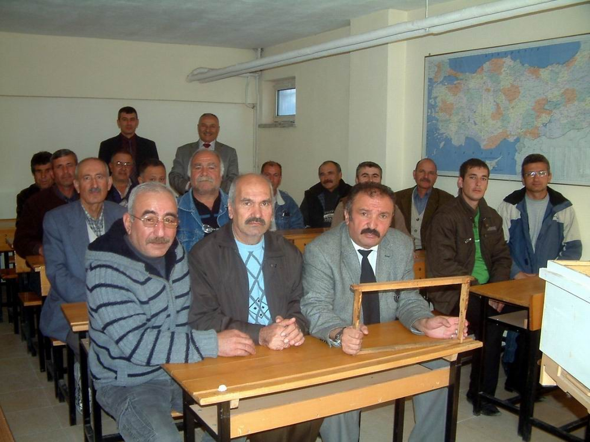 Burhaniye\'de Arıcılık Kursuna Yoğun İlgi