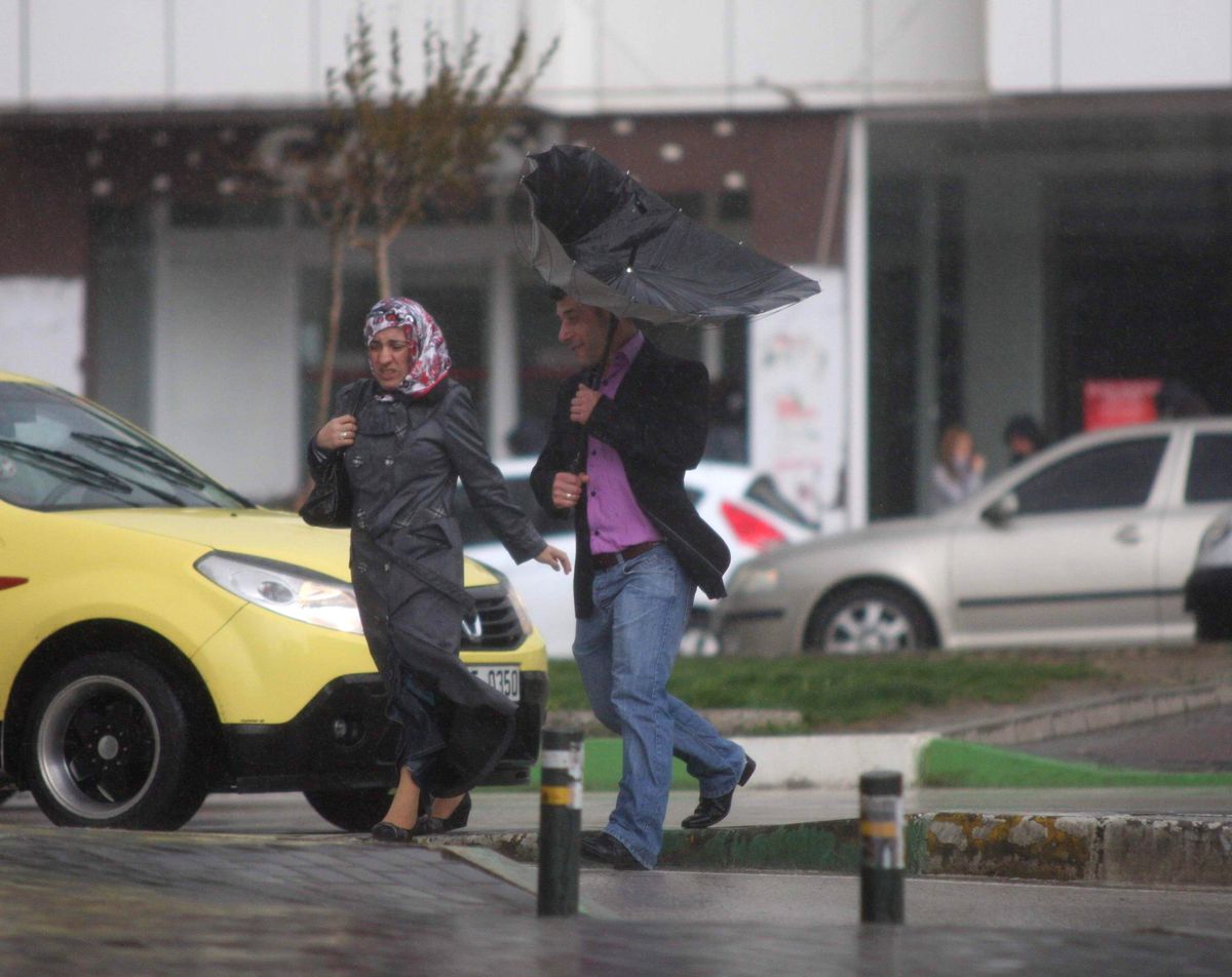 Bursa\'da Lodos ve Yağmur Etkili Oldu