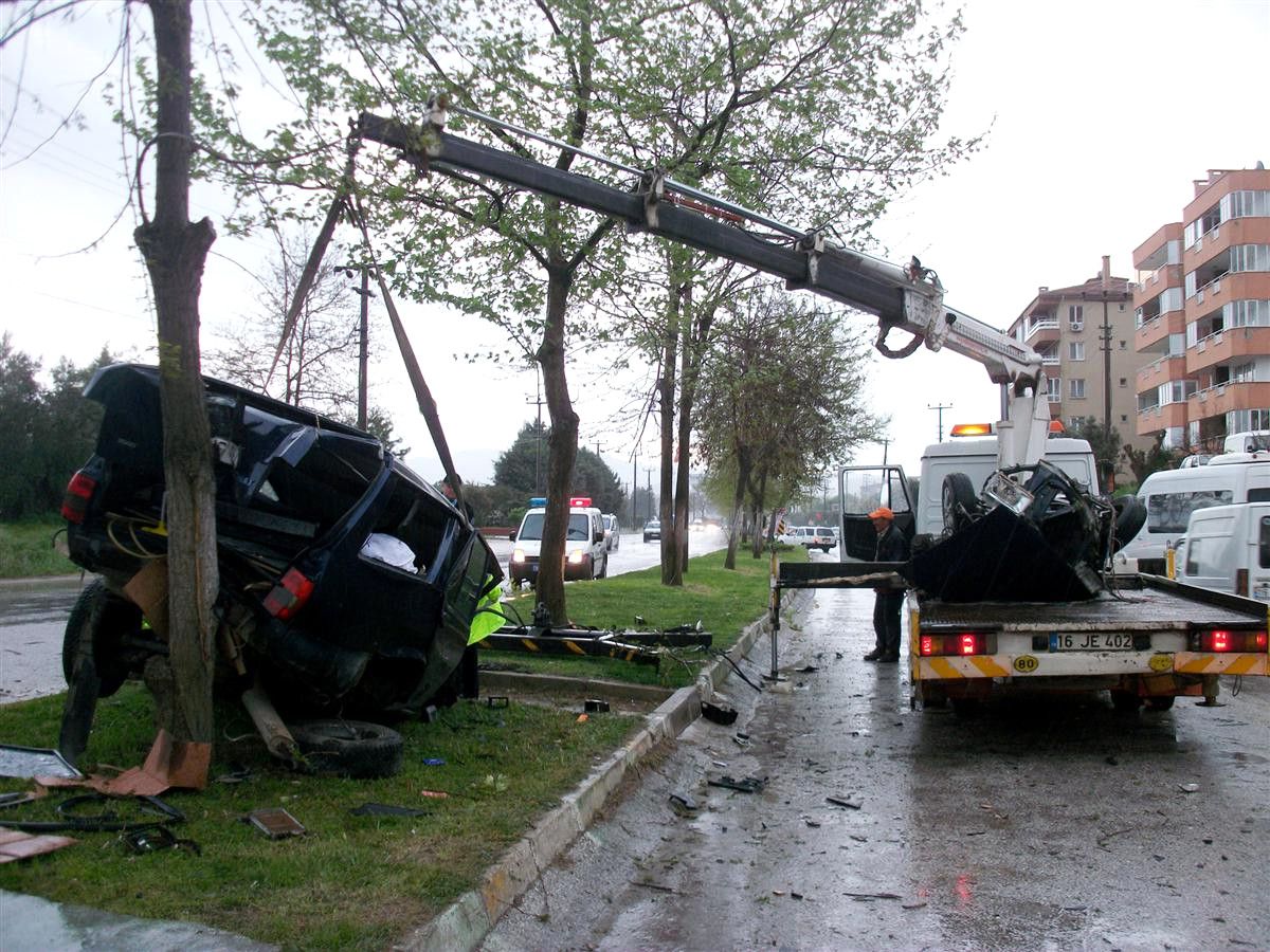 Bursa\'da Trafik Kazası: 2 Yaralı
