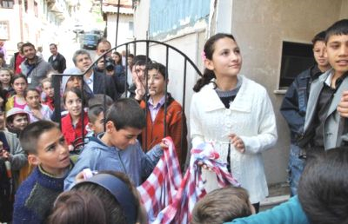 Çocuklar 'Adine' Geleneğini Yaşatıyor