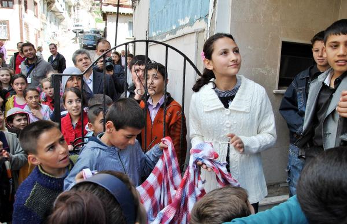 Çocuklar 'Adine Pilavı' Geleneğini Yaşatıyor