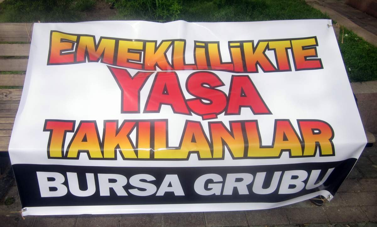 Emeklilikte Yaşa Takılanlar Meydanda İmza Topladı