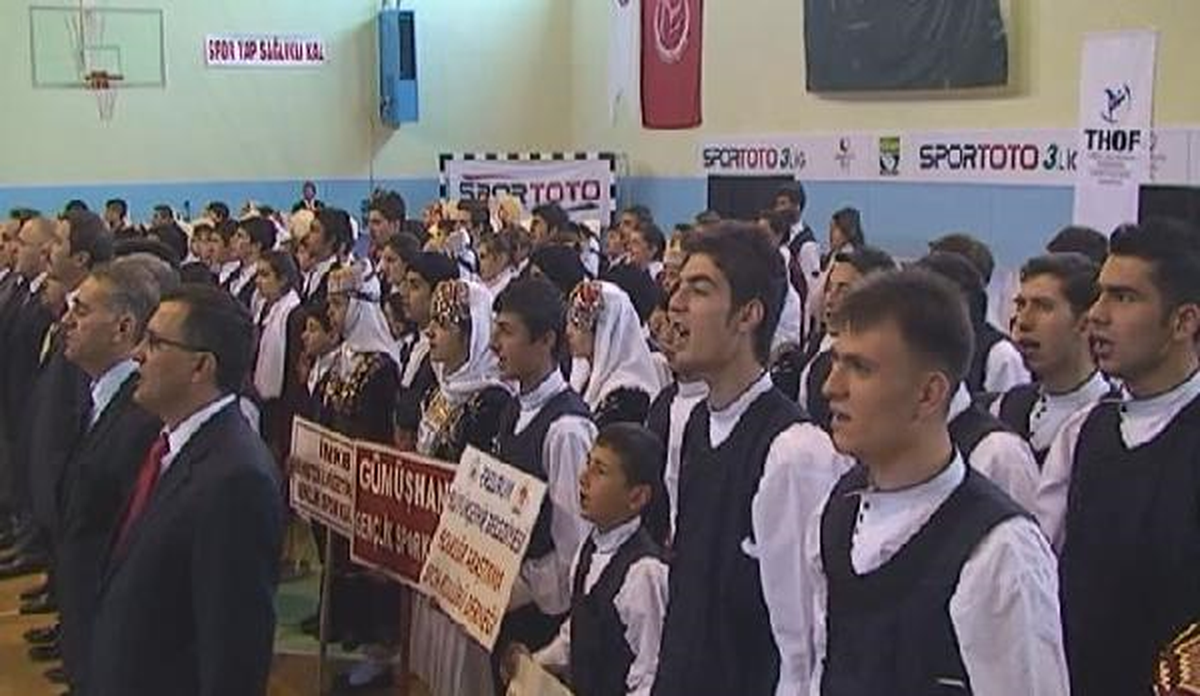 Halk Oyunları Yarışmasında Bayılan Kız Öğrenci Korkuttu