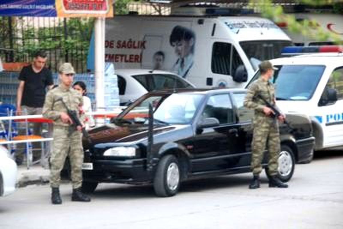 İskenderun'da Kışlaya Saldırı: 2 Yaralı