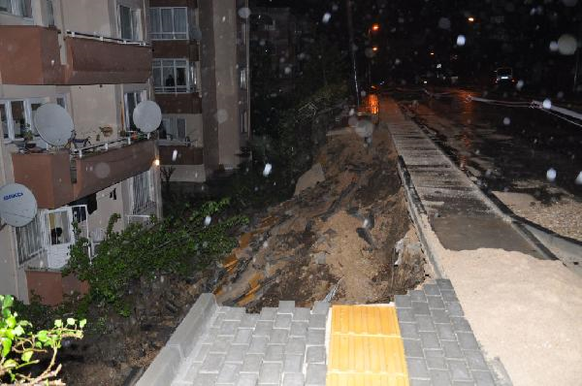 İstinat Duvarı Yağmura Dayanamadı