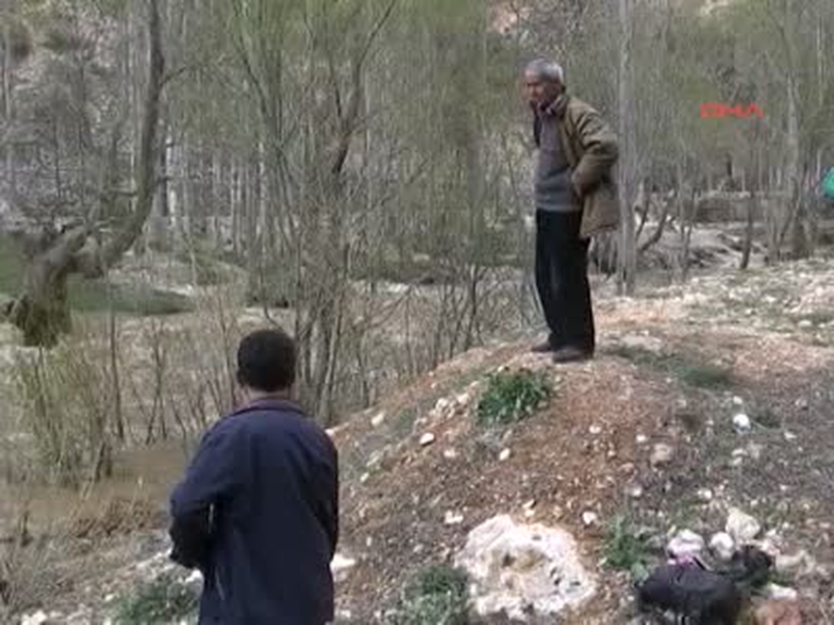 Karaman1 Tahta Köprüden Geçen 2 Kız Dereye Düştü, 1'i Öldü, 1'i Kayıp