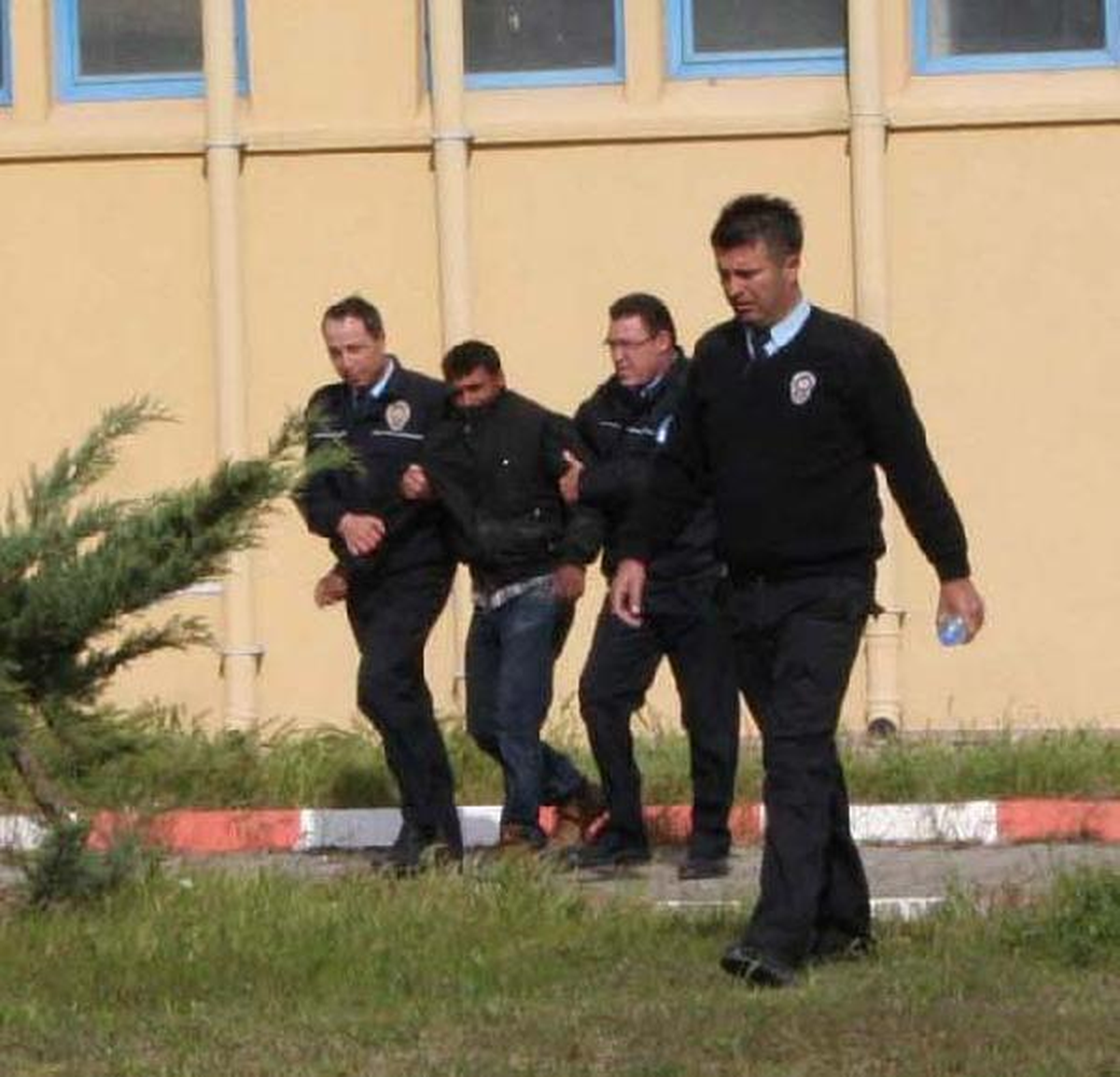 Karısı Terk Edince Çatıya Çıktı