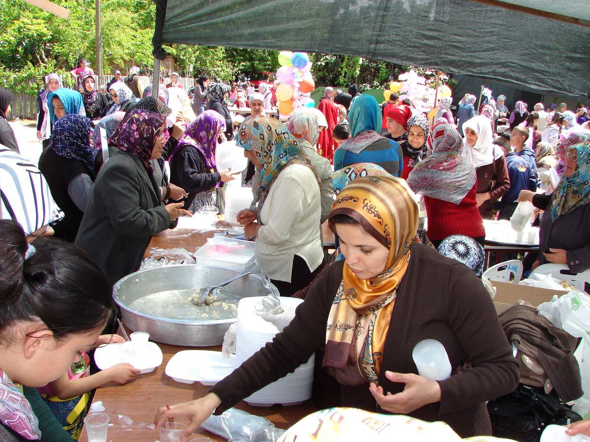Kumluca\'da Kutlu Doğum Yemeği