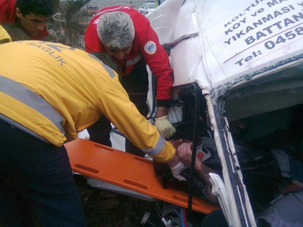 Minibüs Sulama Kanalına Uçtu: 1 Ölü