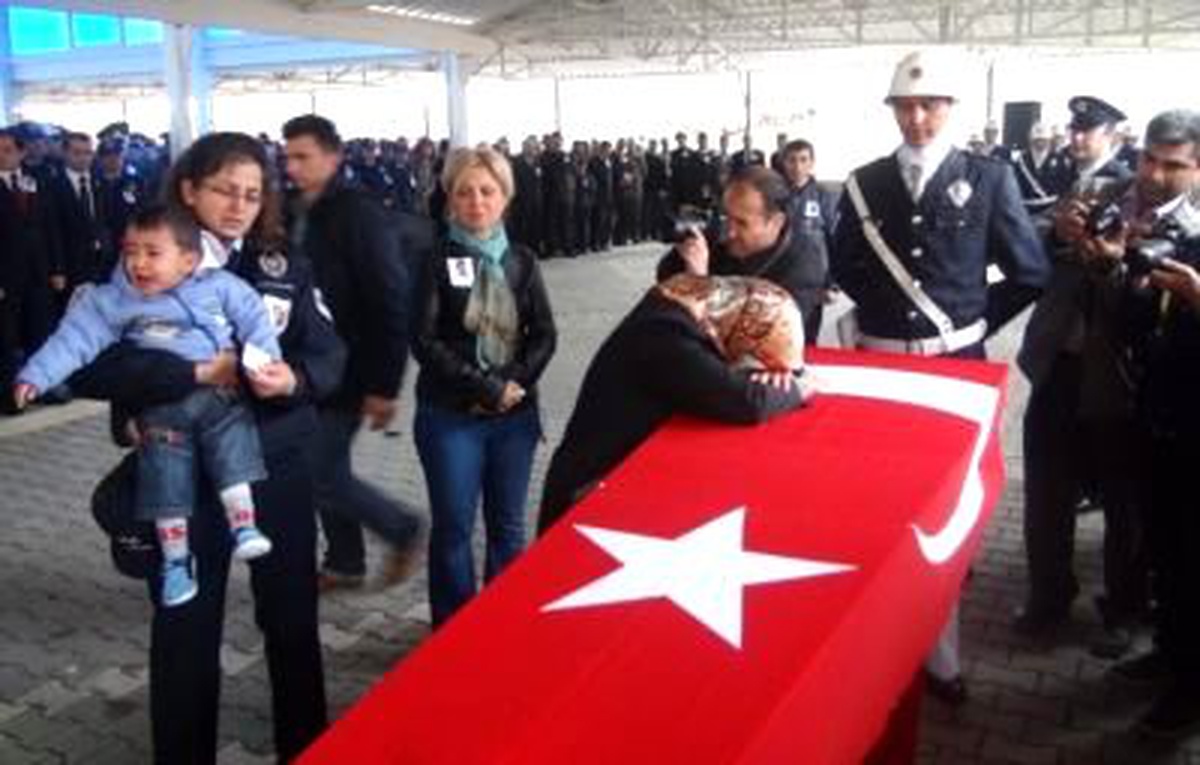 Şehit Polisin Cenazesi Memleketine Uğurlandı