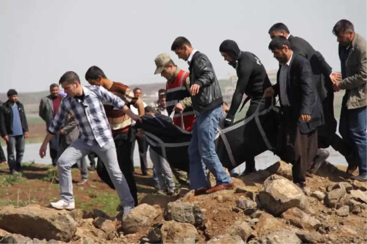 Siverek\'te Baraj Gölüne Giren 2 Genç Kayboldu (2)