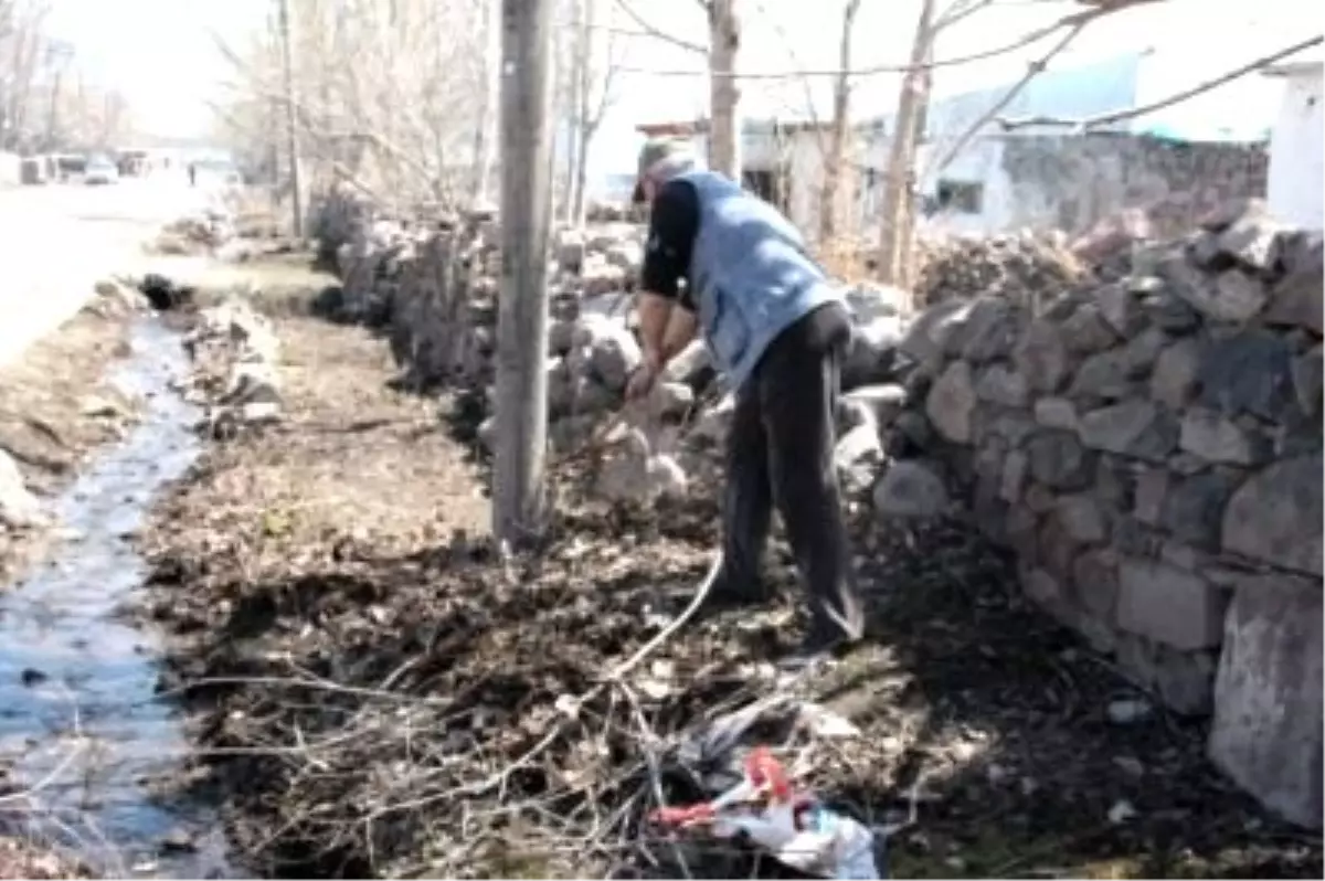 Sulakyurtlu Köylülerden İmece Usulü Temizlik