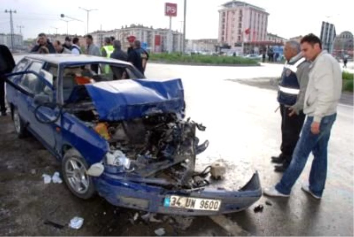 Tosya\'daki 2 Ayrı Kazada 13 Kişi Yaralandı