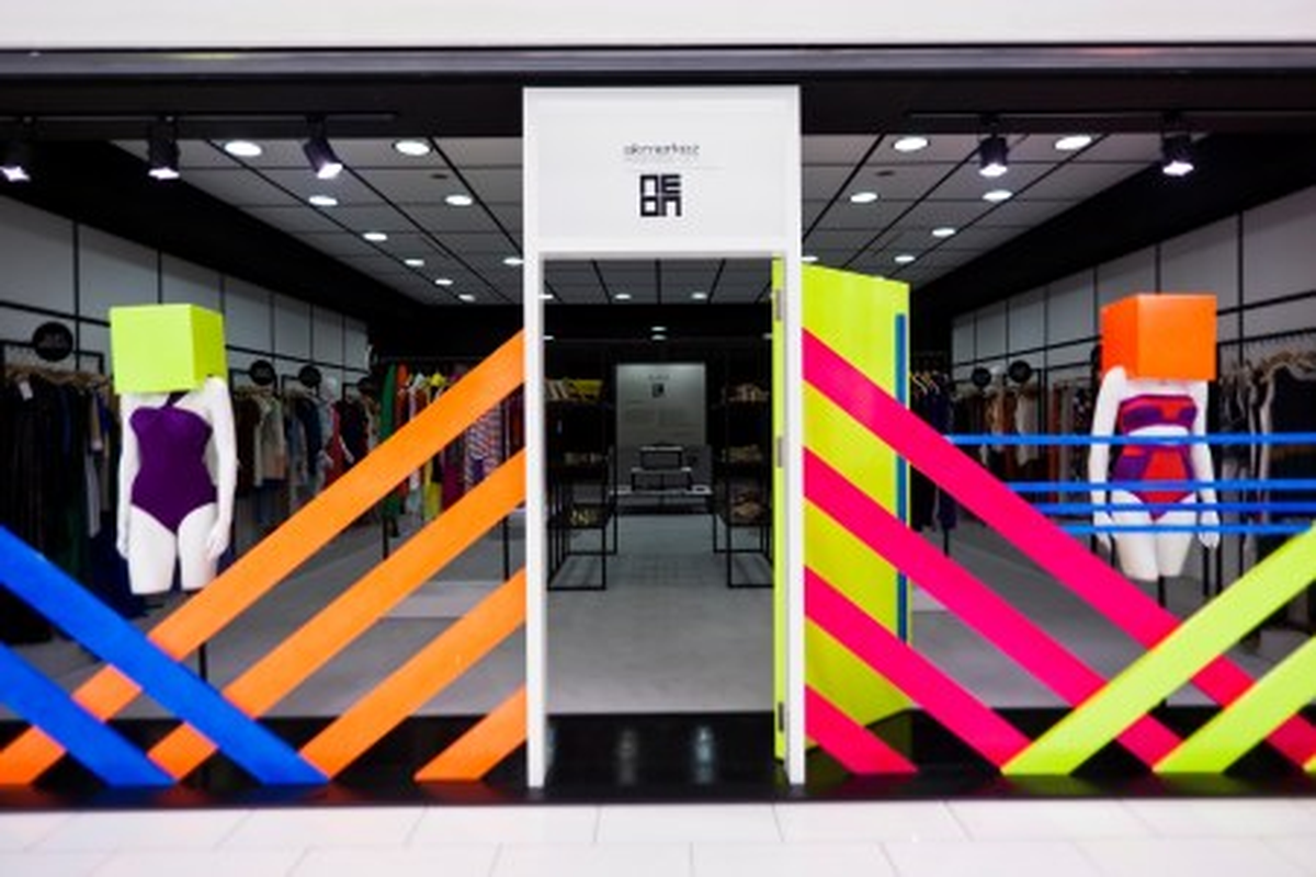 \'3 Boyutlu Açık Vitrin Uygulaması Neon\'