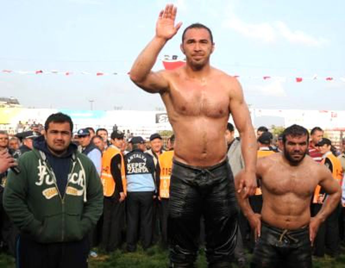 8. Kepez Belediyesi Yağlı Güreşlerinde Başpehlivan Protestosu...