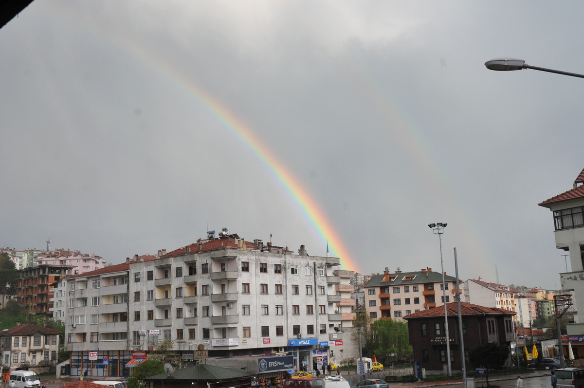 Akçakoca\'da Gökkuşağı İzleyneleri Büyüledi