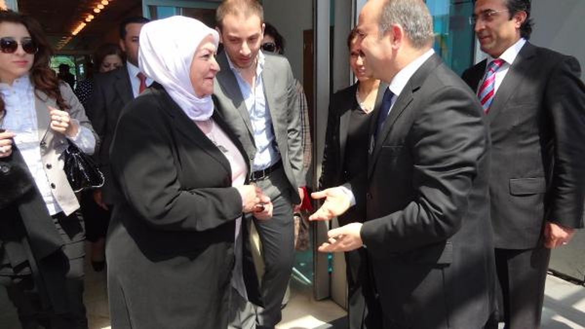 Amina Abbas Ülkesine Döndü