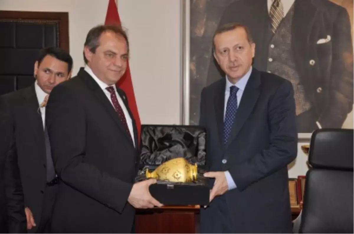 Başbakan\'dan Belediyeye Ziyaret