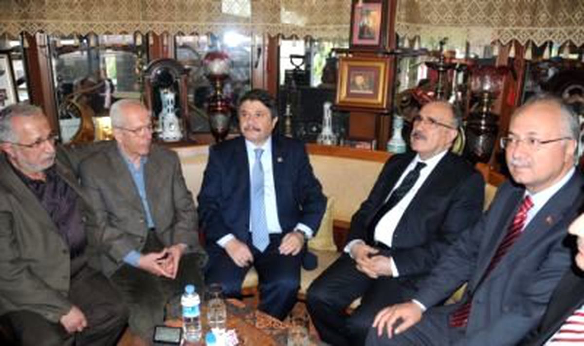 Başbakan Yardımcısı Atalay Manisa\'da Çay Molası Verdi
