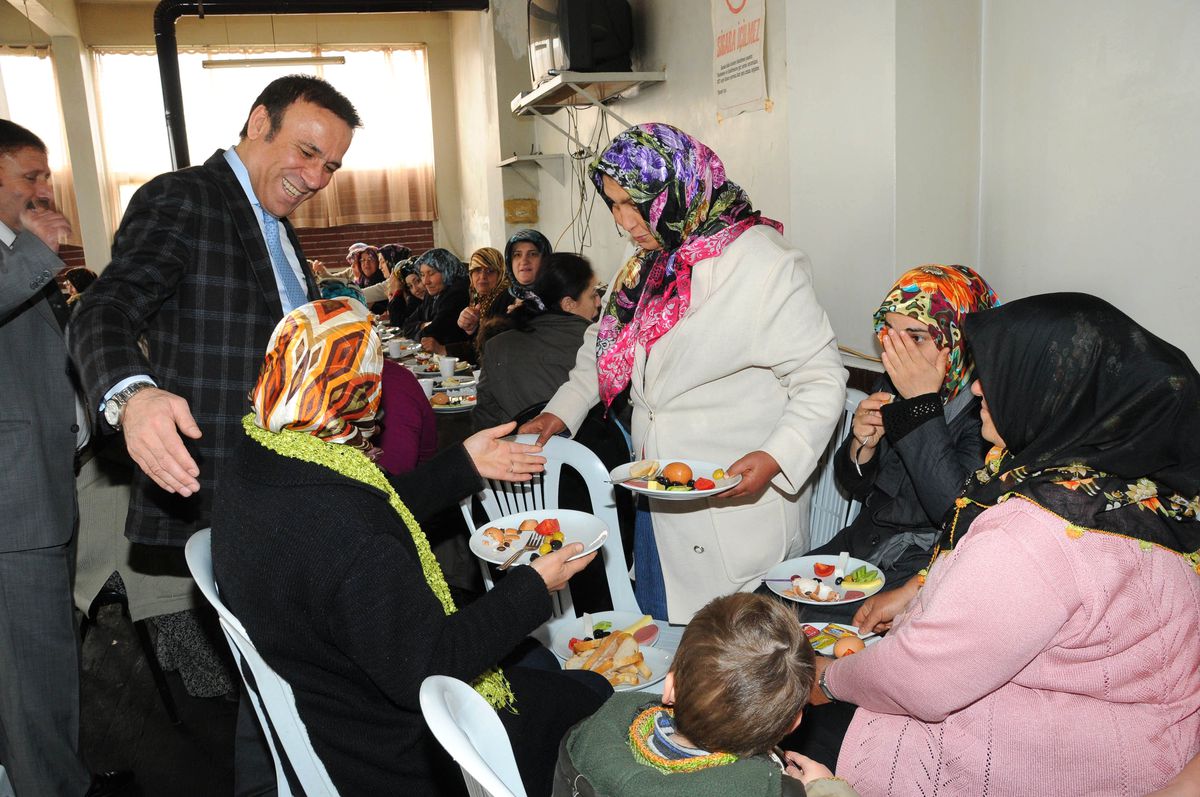 Başkan Genç, Gazi Mahallesi'nde