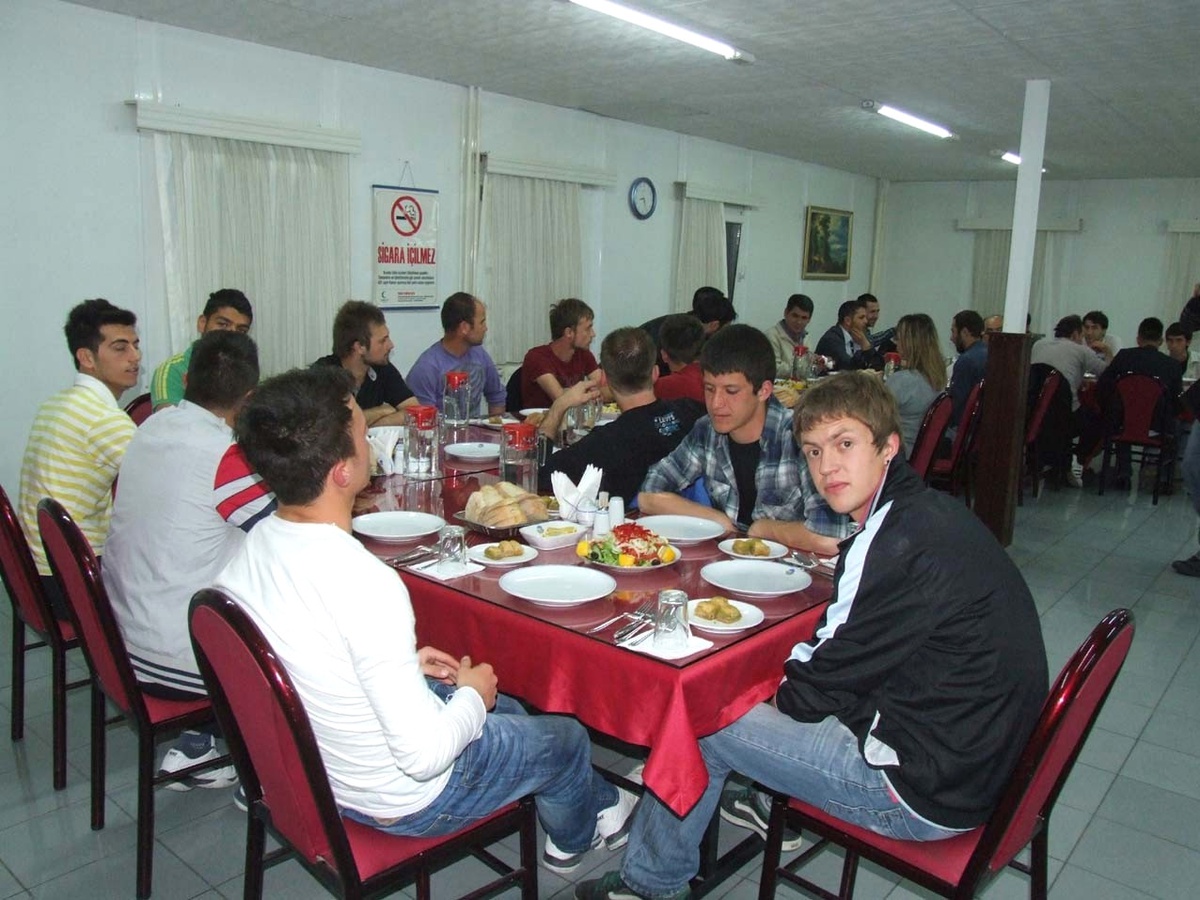 Çan Termiksporlu Futbolculara Yemek