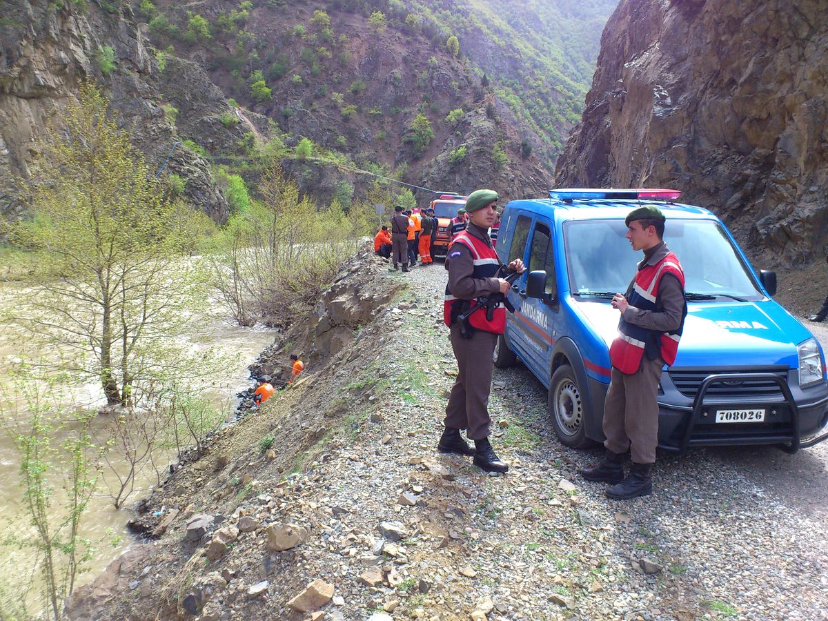 Çoruh Nehri'ne Aracıyla Birlikte Uçan İmamın Cesedine Ulaşıldı