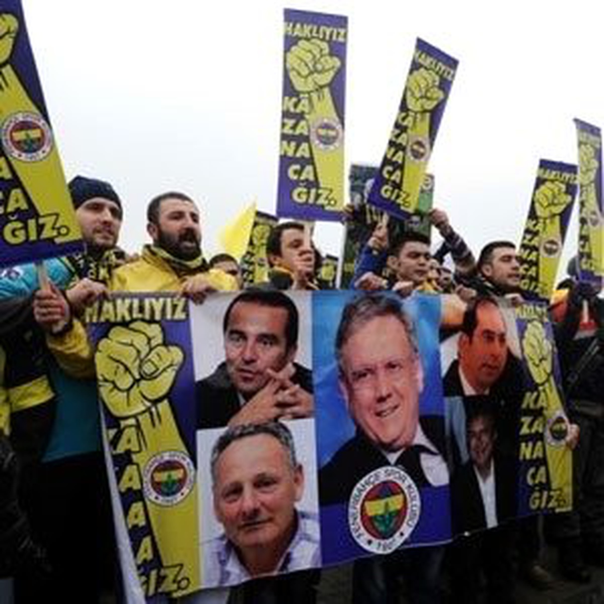 Fenerbahçe Taraftarı Aziz Yıldırım İçin Yürüdü