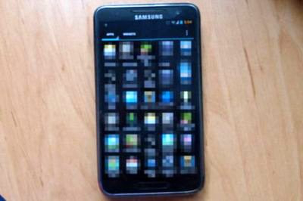 Galaxy S III\'ten Şüpheli Foto!