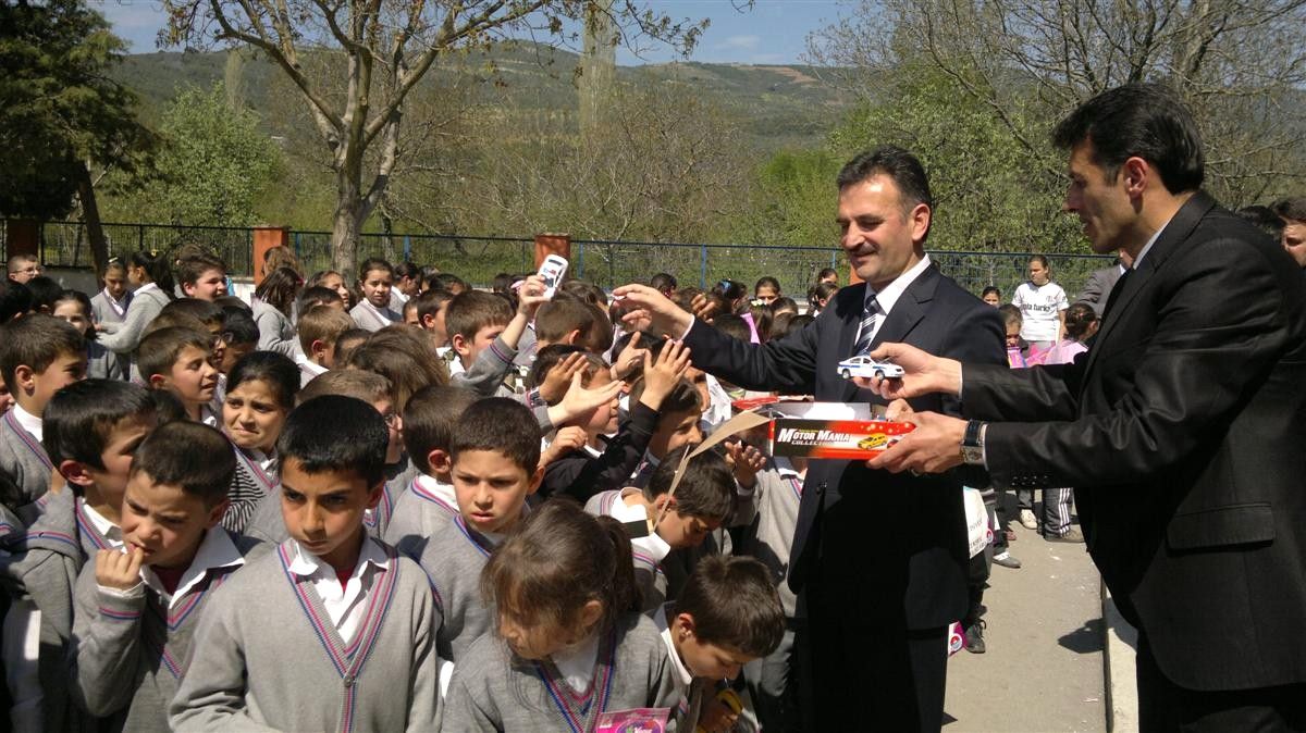 Gemlik Belediyesi\'nden Öğrencilere Oyuncak